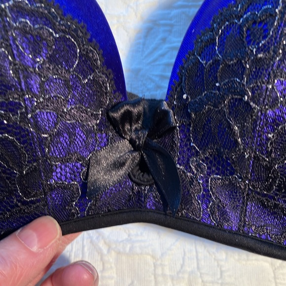 Very sexy strapless 34A Victoria’s Secret purple w/black&silver lace overlay - Picture 4 of 9
